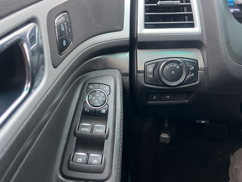 2015 Ford Explorer Image 19