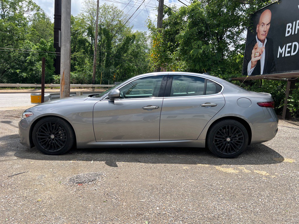 2017 Alfa Romeo Giulia Image 4
