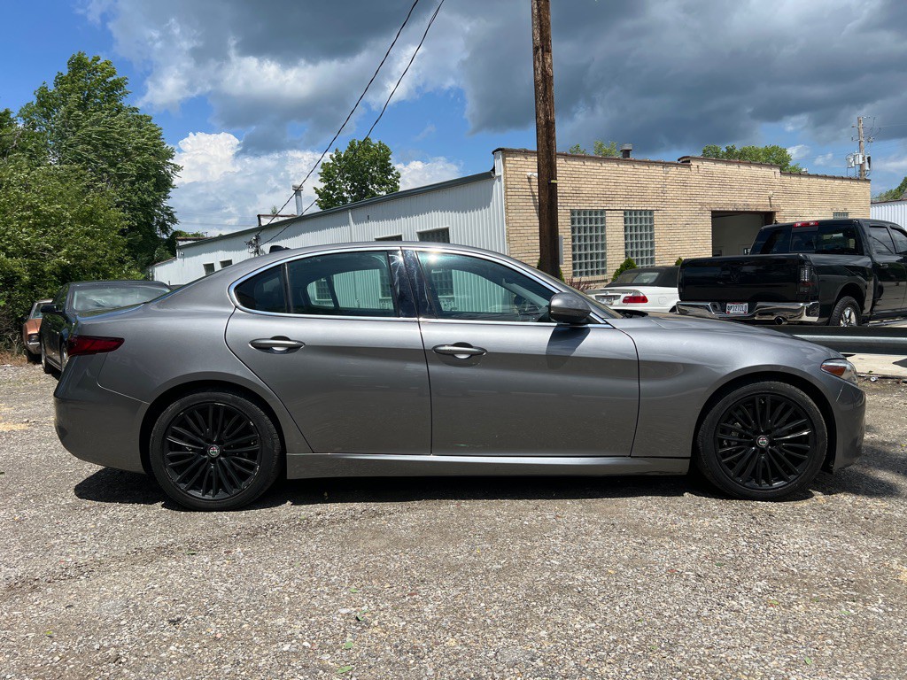 2017 Alfa Romeo Giulia Image 5
