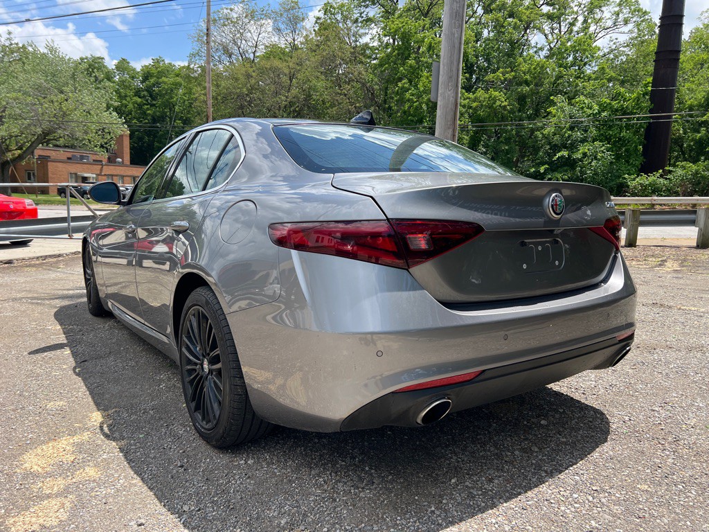 2017 Alfa Romeo Giulia Image 8