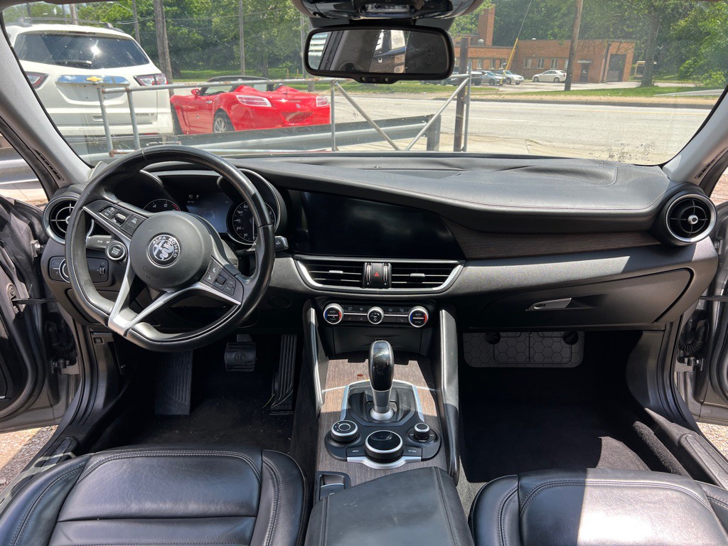 2017 Alfa Romeo Giulia Image 9