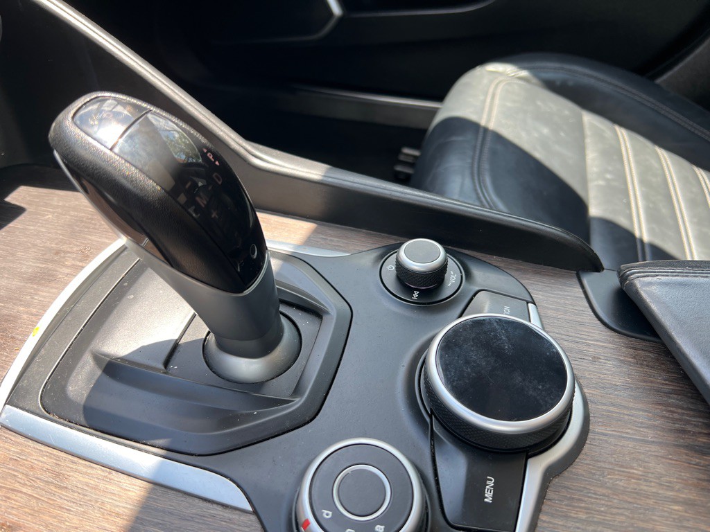 2017 Alfa Romeo Giulia Image 16