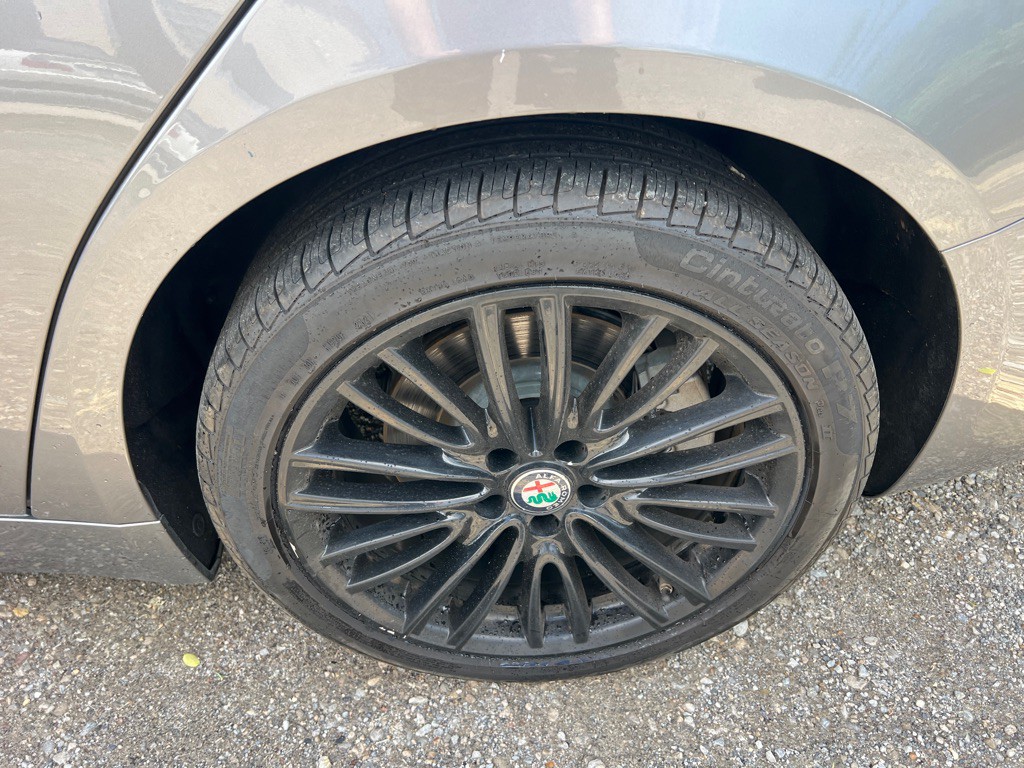 2017 Alfa Romeo Giulia Image 18