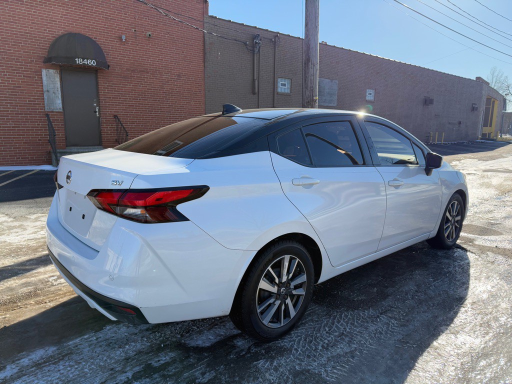 2020 Nissan Versa Image 3