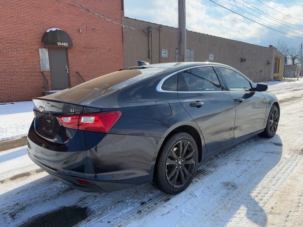 2017 Chevrolet Malibu Image 3