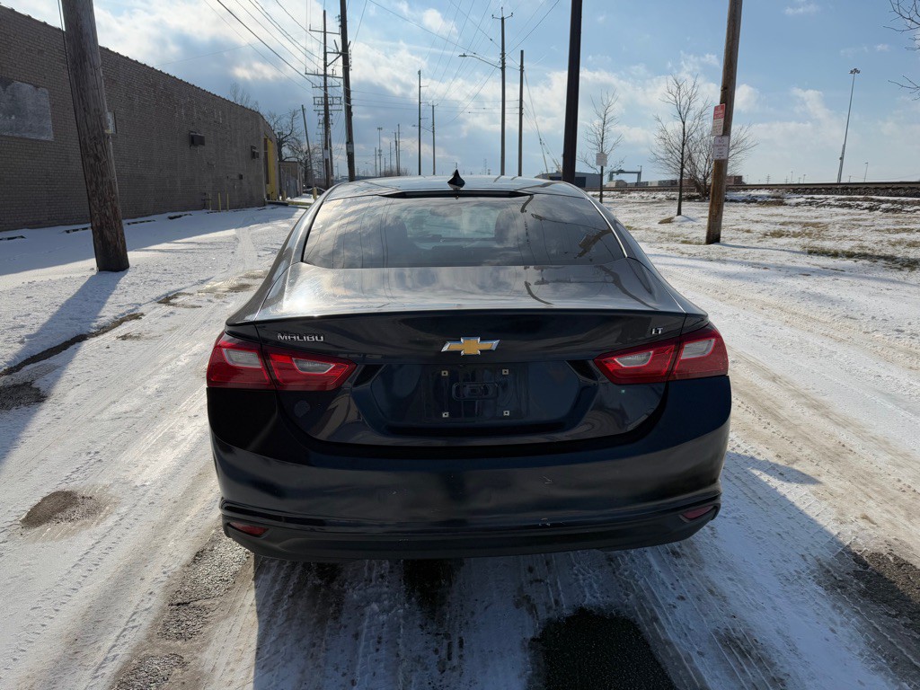 2017 Chevrolet Malibu Image 4