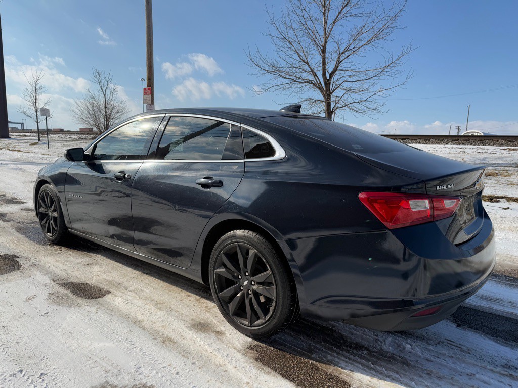 2017 Chevrolet Malibu Image 5