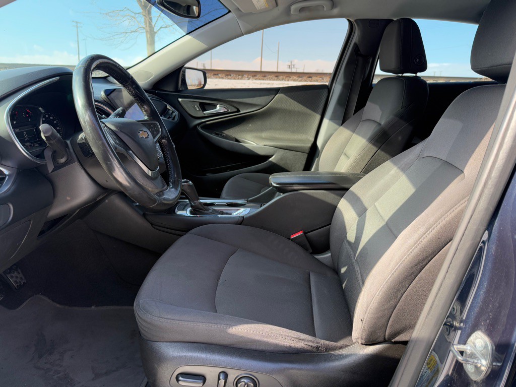 2017 Chevrolet Malibu Image 9