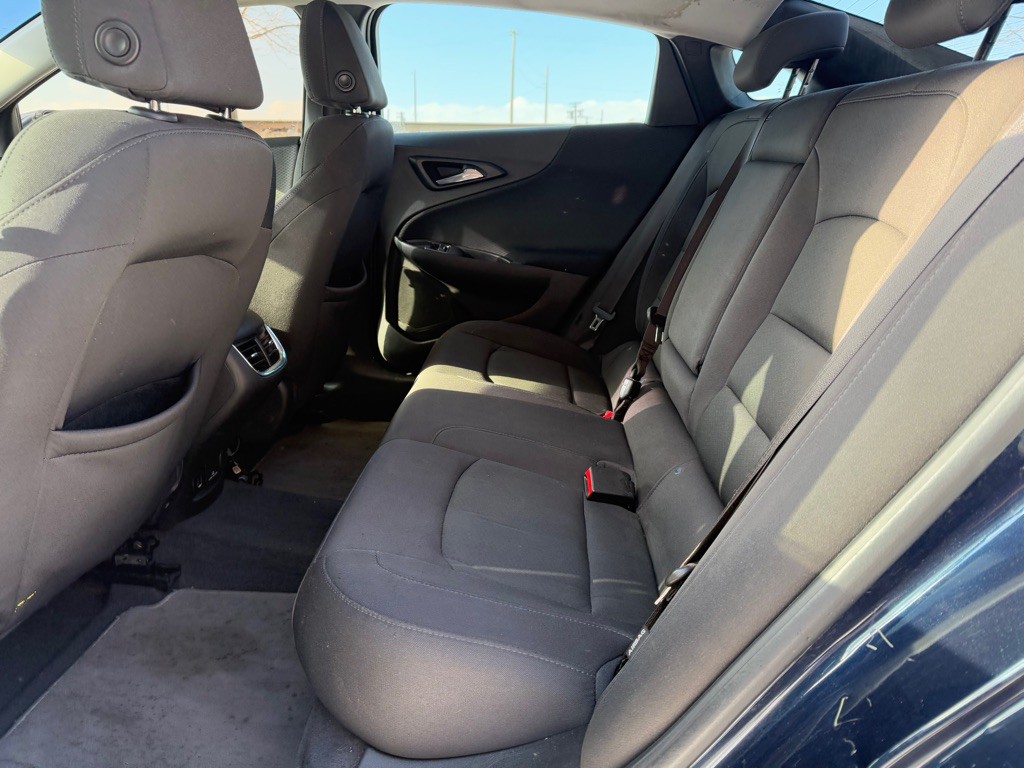 2017 Chevrolet Malibu Image 11