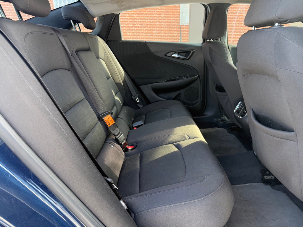 2017 Chevrolet Malibu Image 12