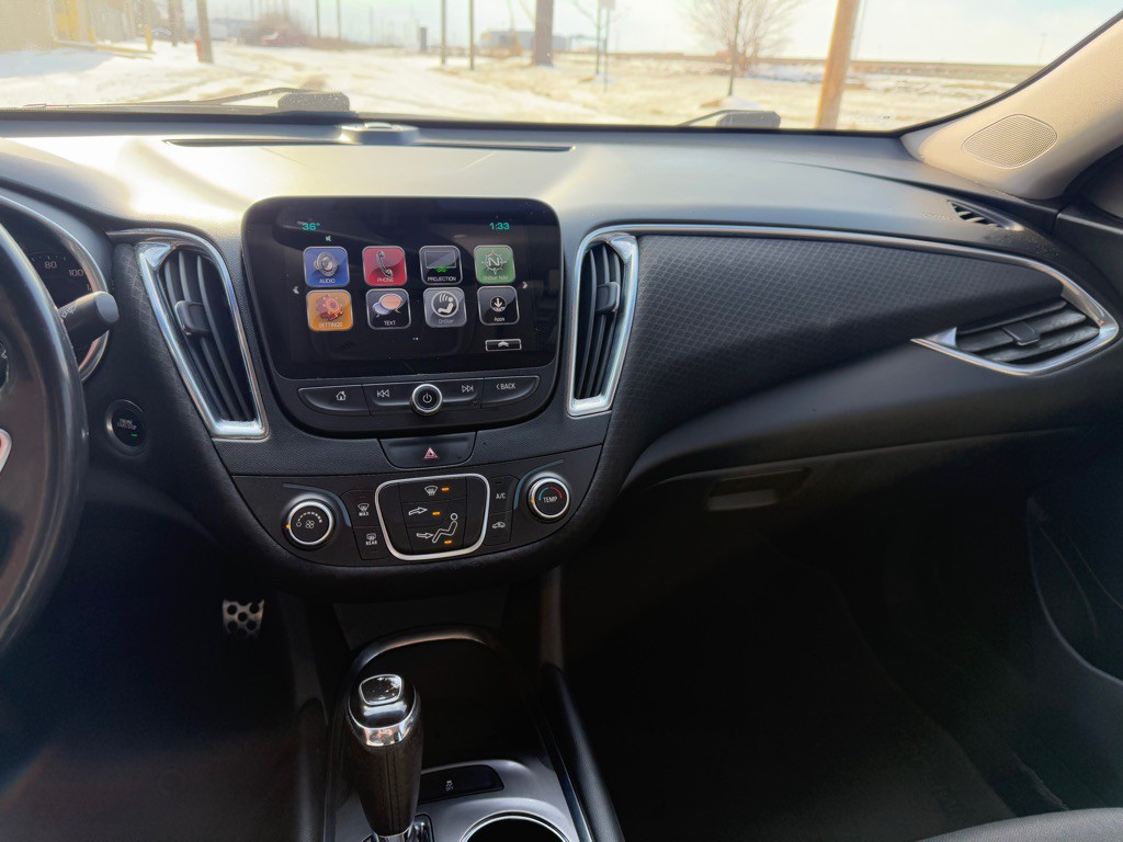 2017 Chevrolet Malibu Image 14