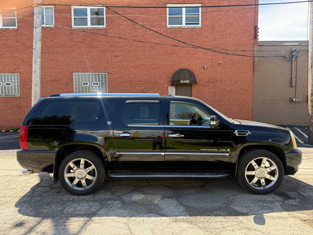 2007 Cadillac Escalade Image 2