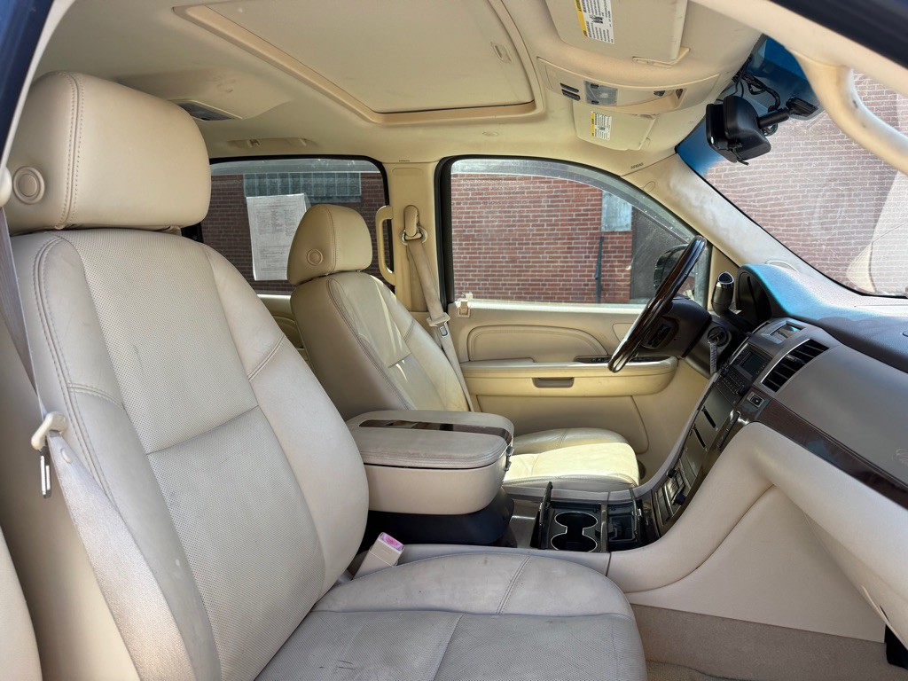 2007 Cadillac Escalade Image 10