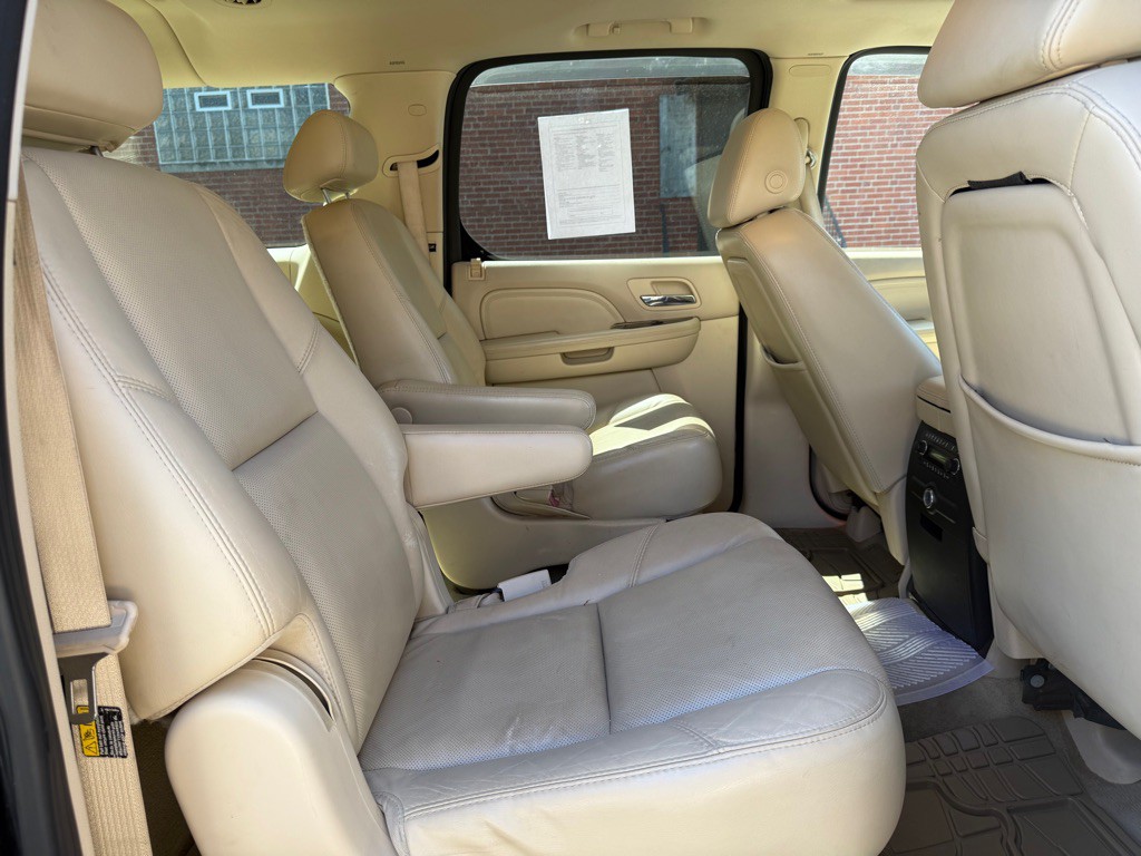 2007 Cadillac Escalade Image 12