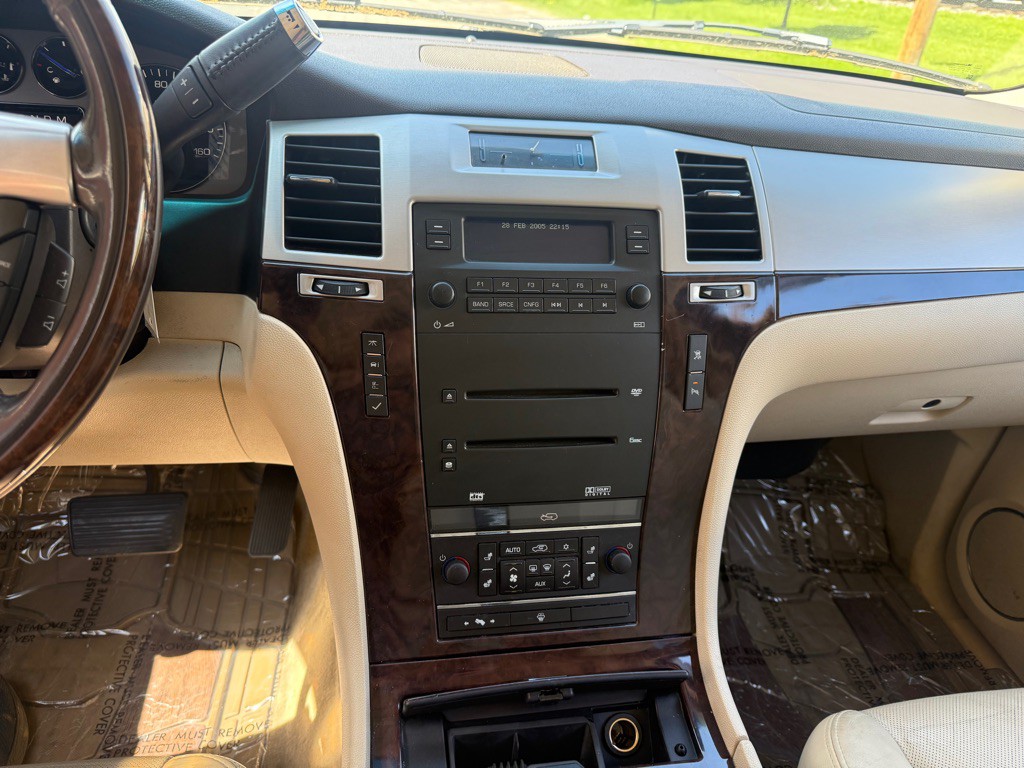 2007 Cadillac Escalade Image 15