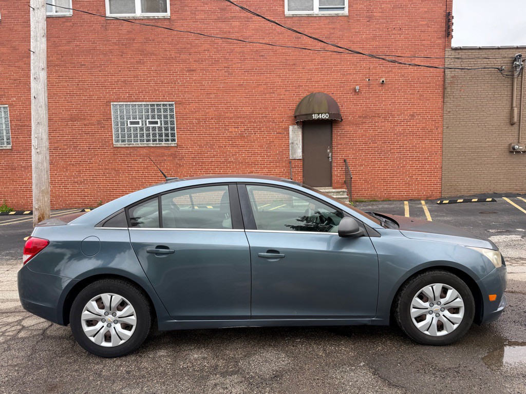 2012 Chevrolet Cruze Image 2
