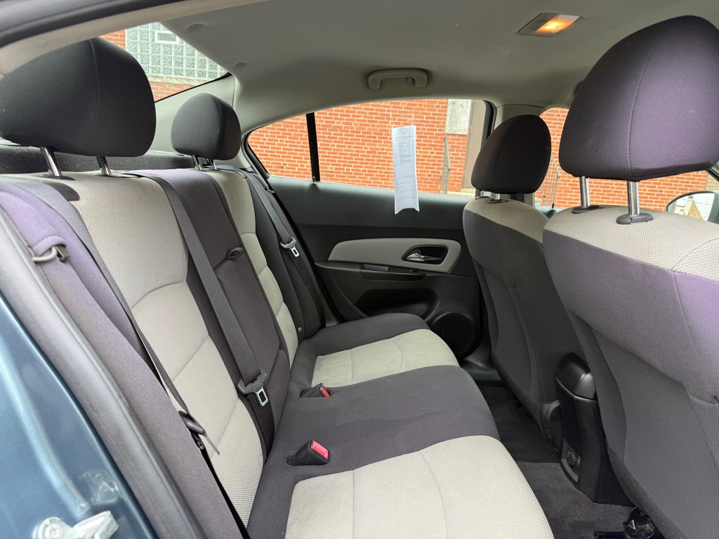 2012 Chevrolet Cruze Image 11