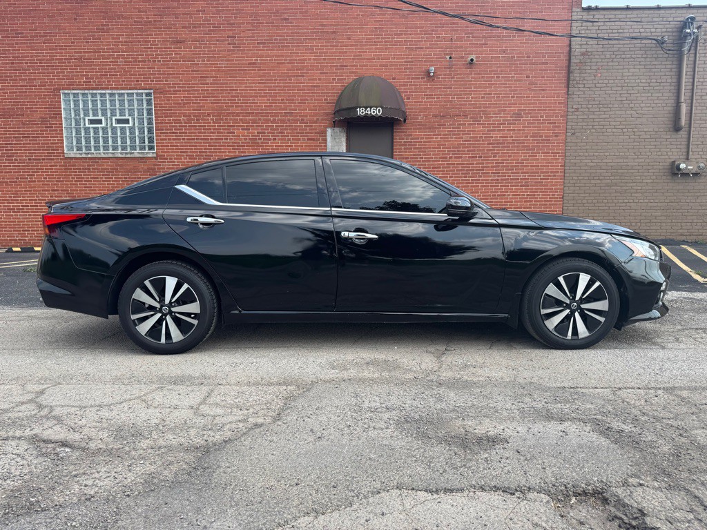 2019 Nissan Altima Image 2