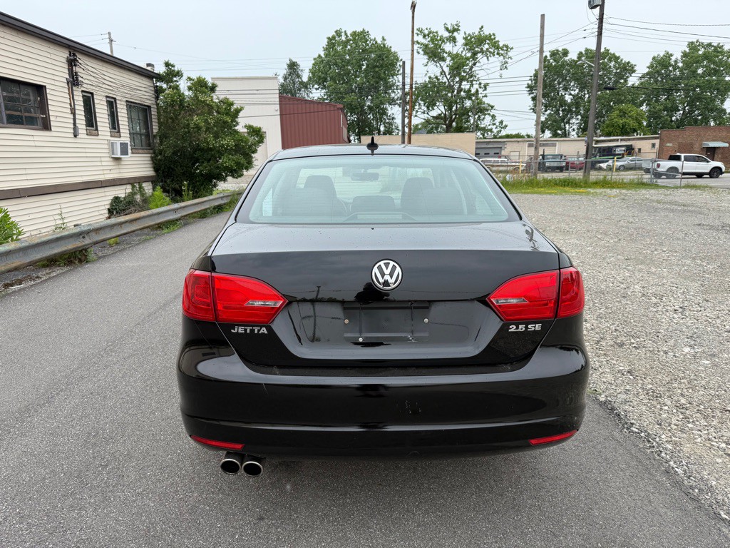 2011 Volkswagen Jetta Image 4