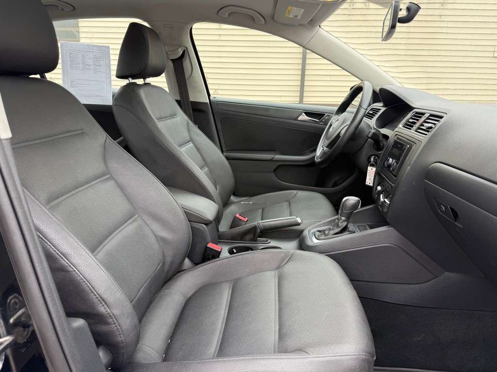 2011 Volkswagen Jetta Image 10