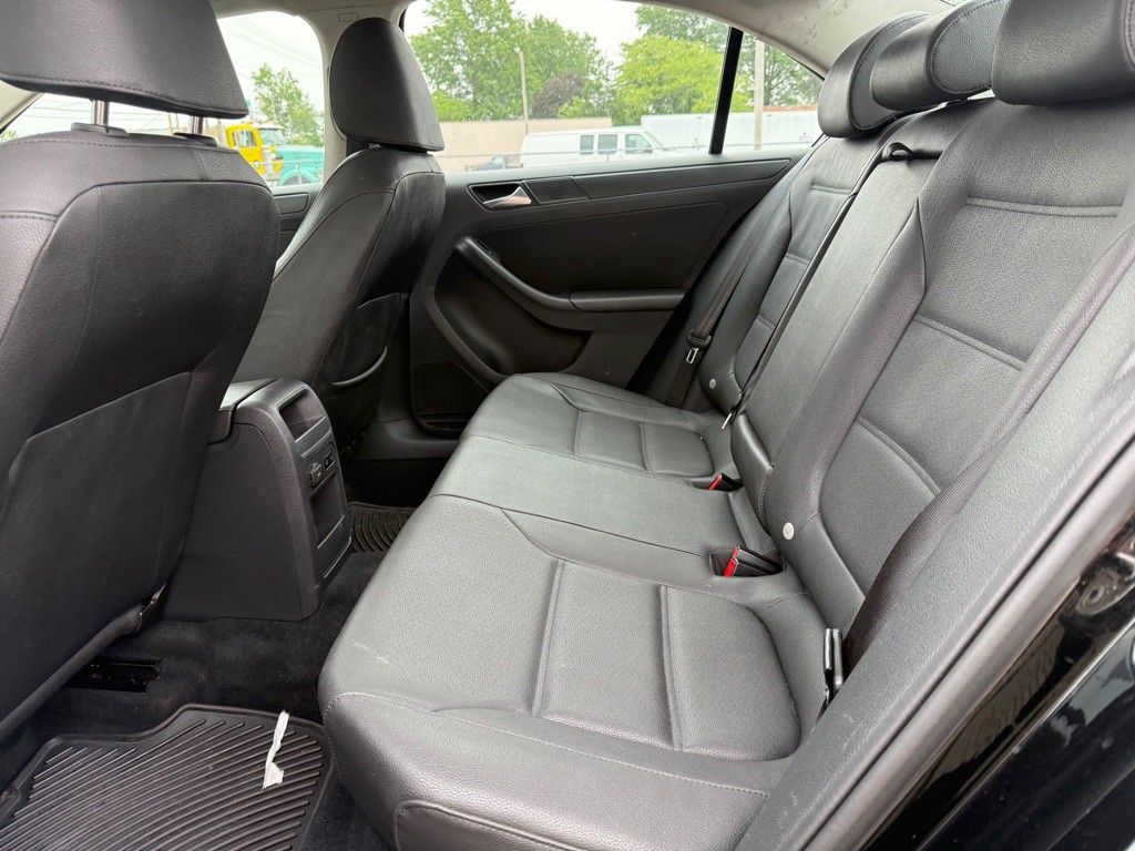 2011 Volkswagen Jetta Image 12