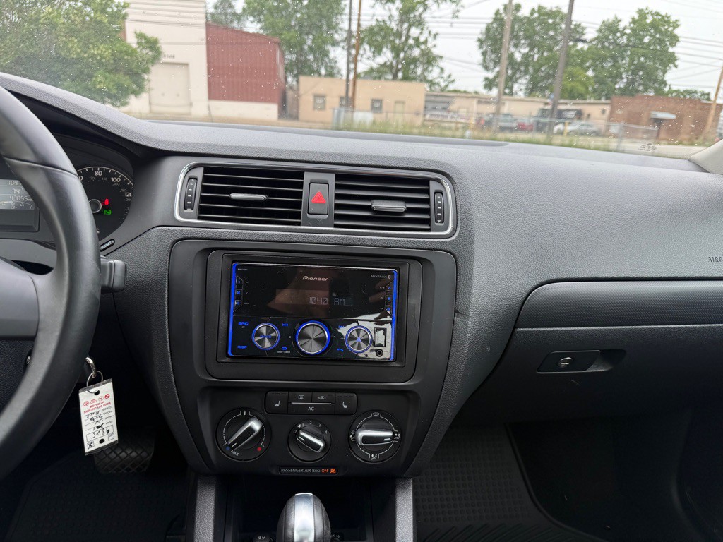 2011 Volkswagen Jetta Image 14