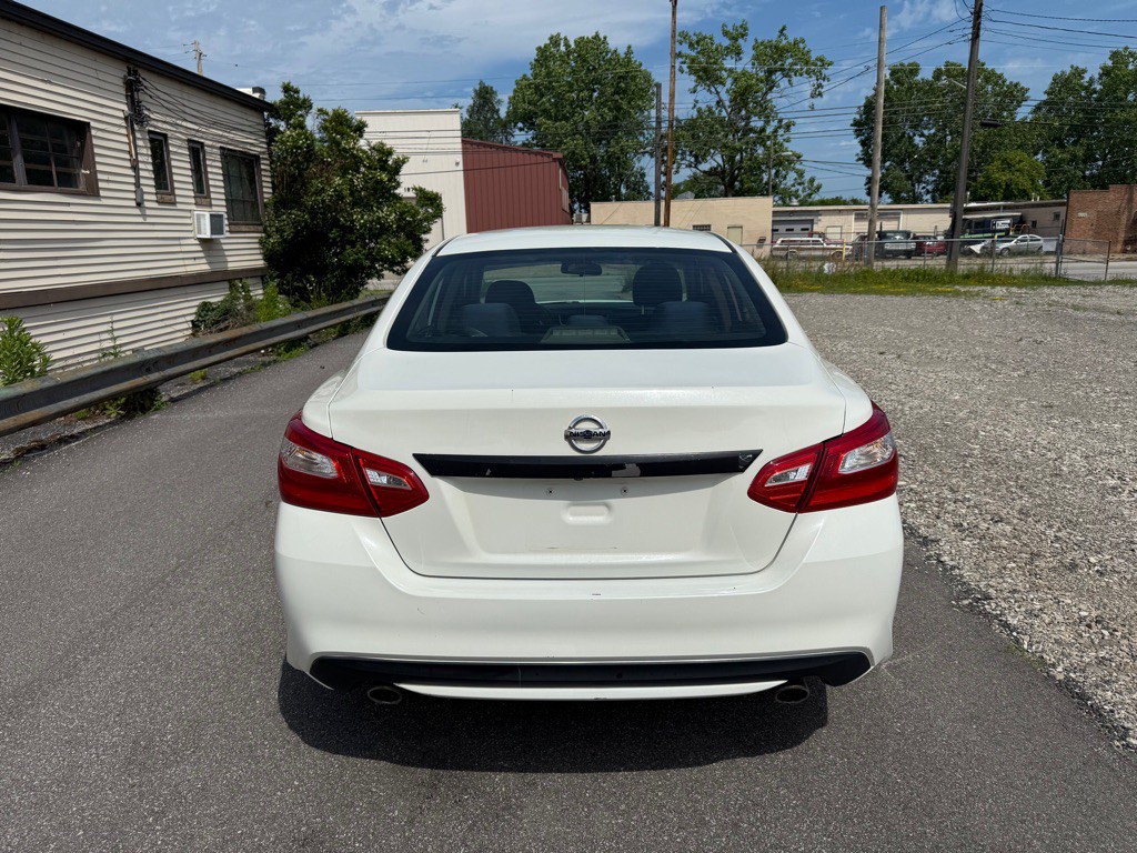 2016 Nissan Altima Image 4