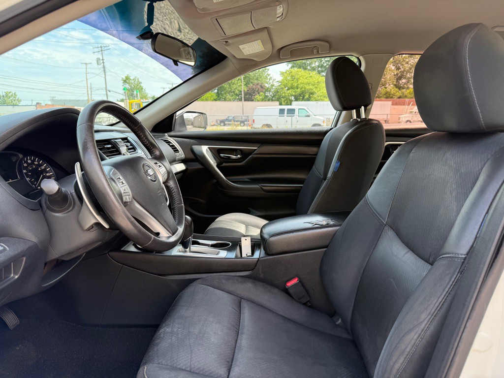 2016 Nissan Altima Image 9
