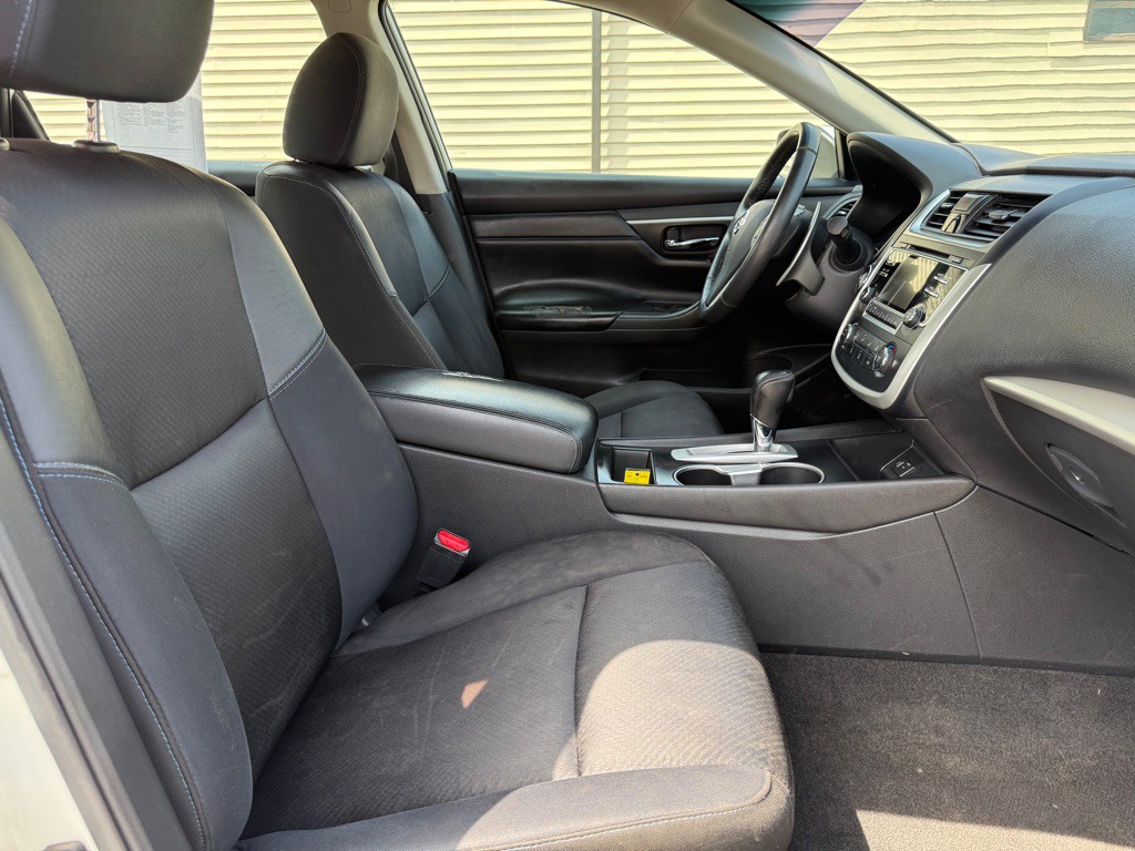 2016 Nissan Altima Image 10