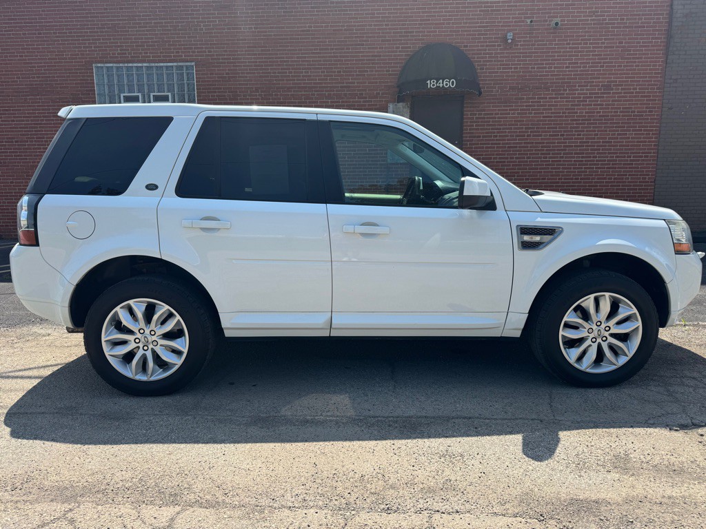 2013 Land Rover LR2 Image 2