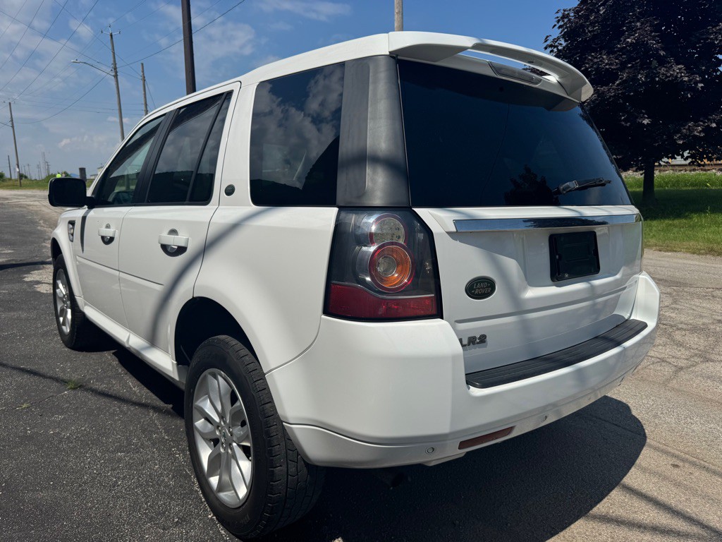 2013 Land Rover LR2 Image 5