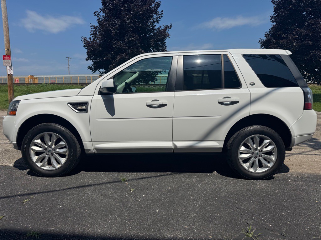 2013 Land Rover LR2 Image 6