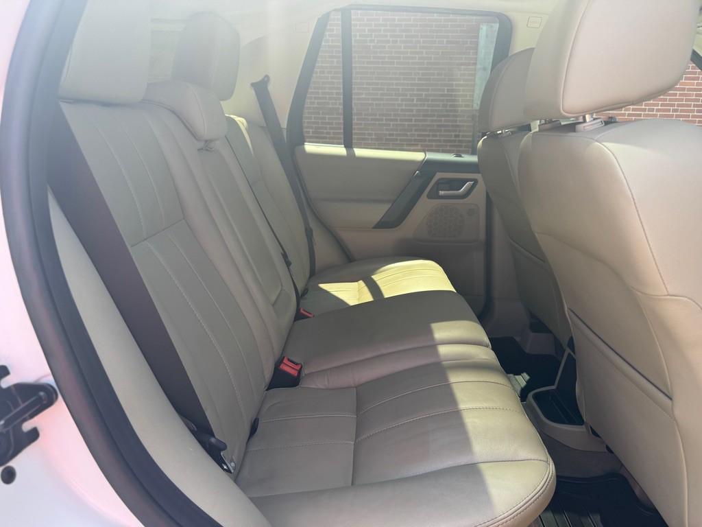 2013 Land Rover LR2 Image 11