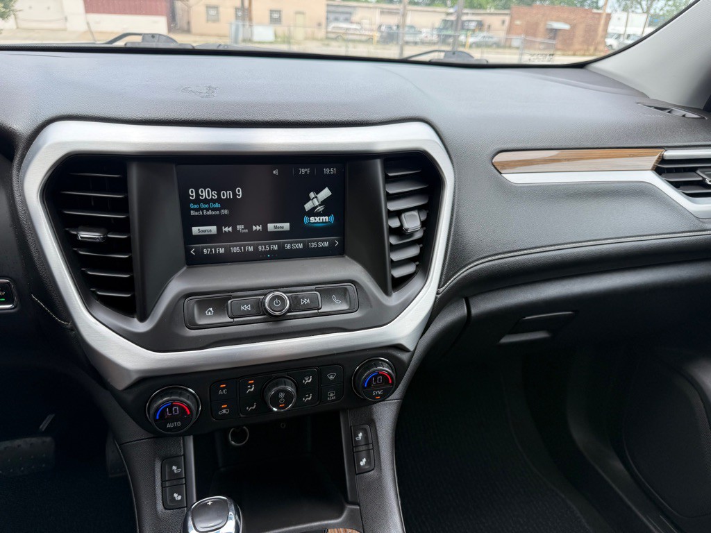 2019 GMC Acadia Image 16