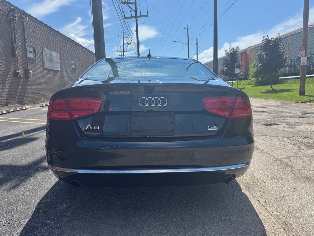 2011 Audi A8 Image 4