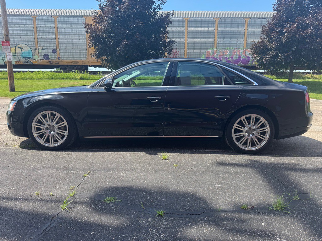 2011 Audi A8 Image 6