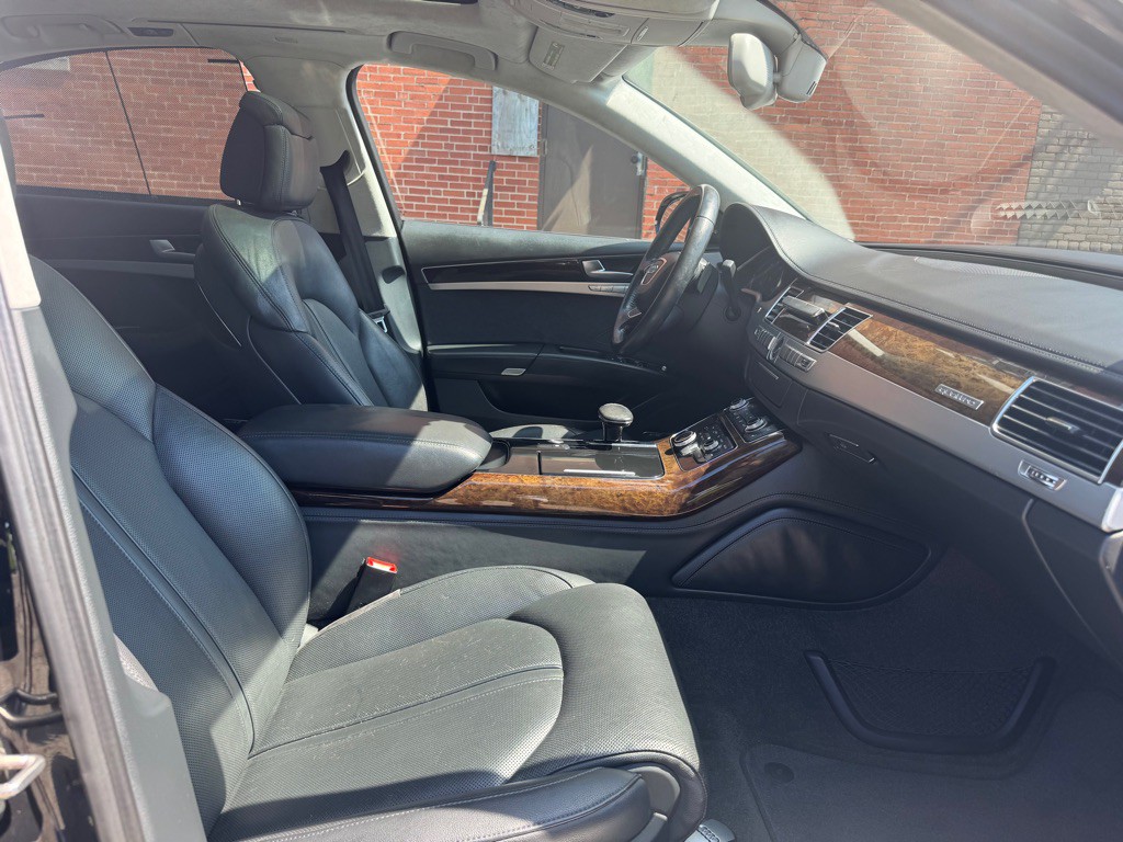 2011 Audi A8 Image 10