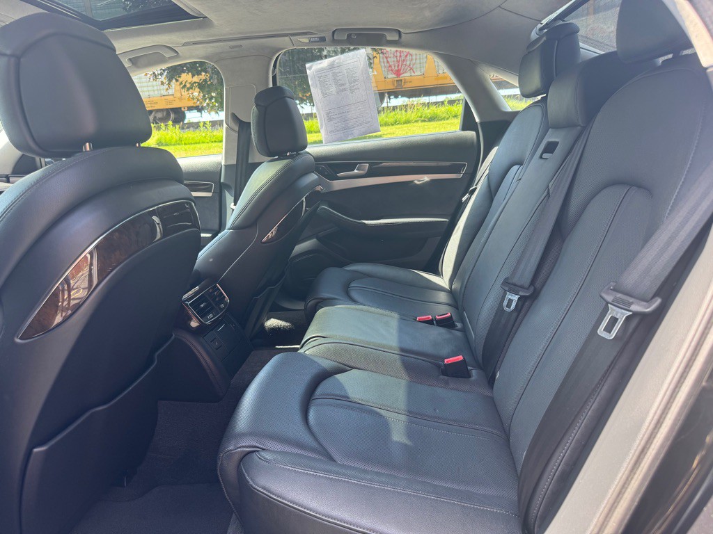 2011 Audi A8 Image 12
