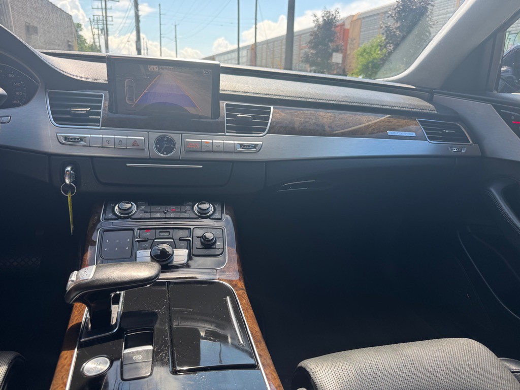 2011 Audi A8 Image 14