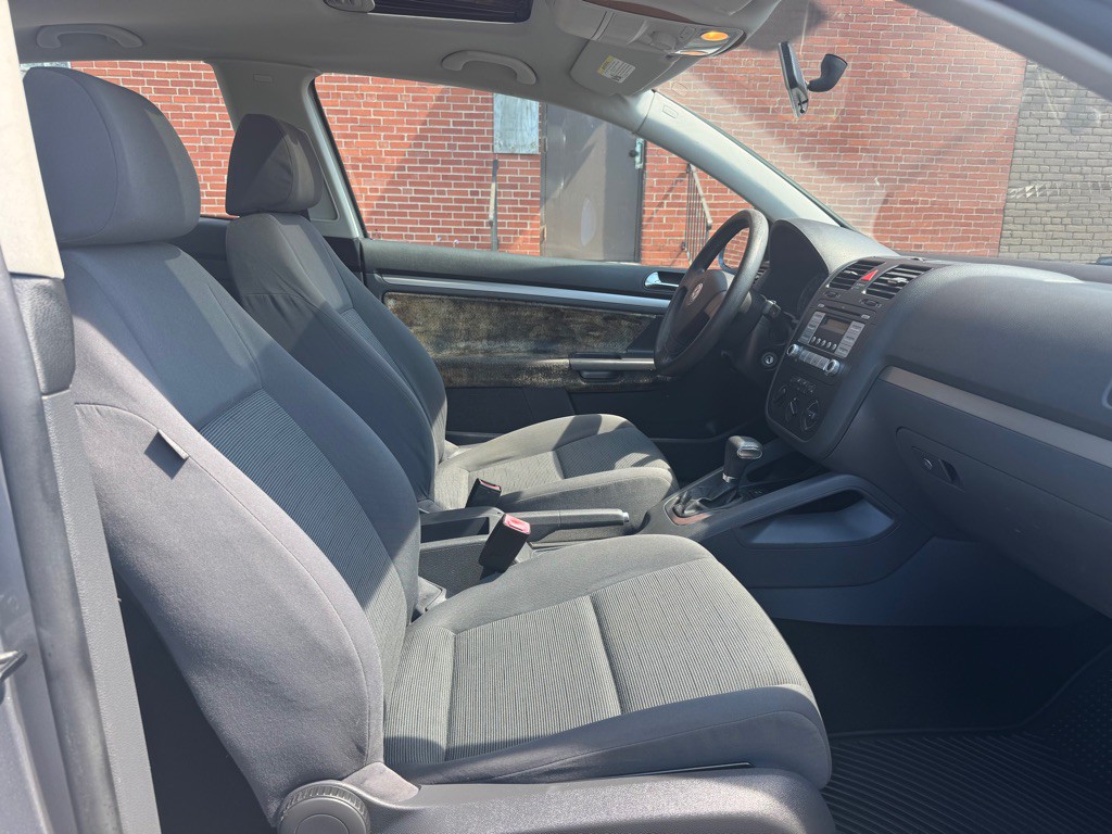 2009 Volkswagen Rabbit Image 10