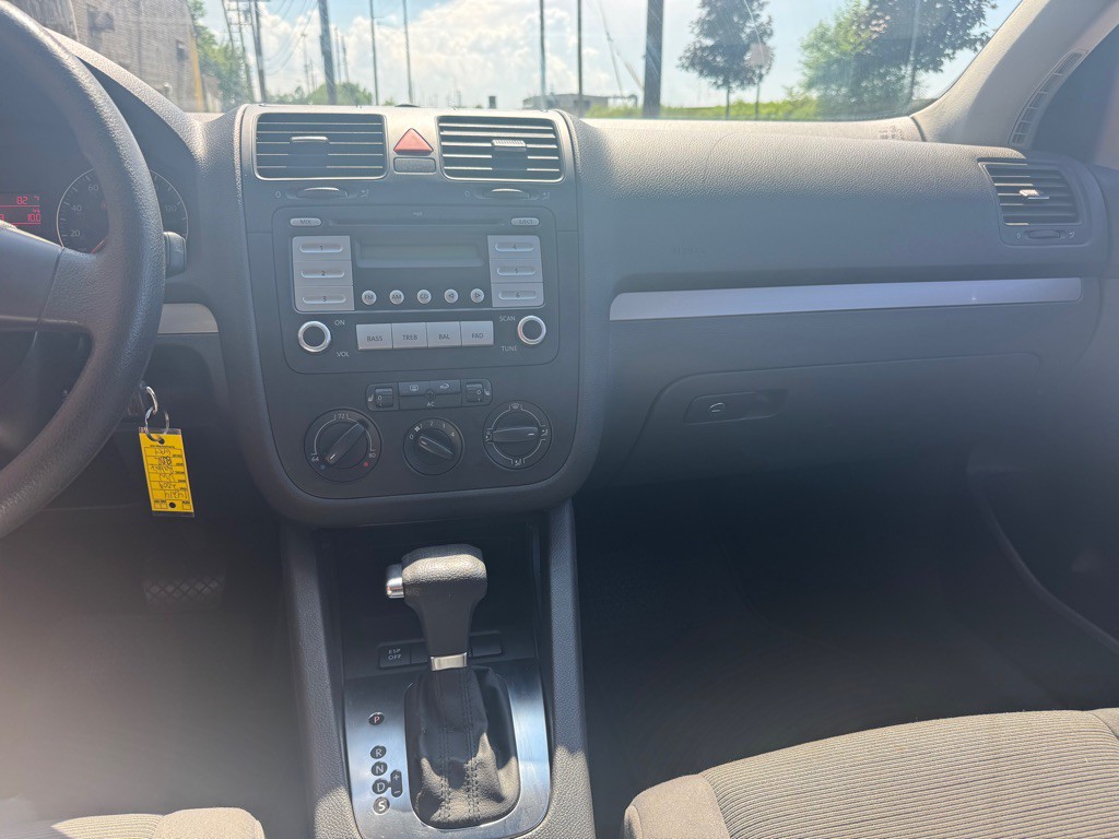 2009 Volkswagen Rabbit Image 14