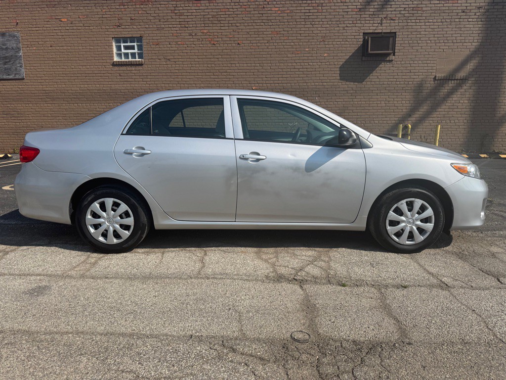 2011 Toyota Corolla Image 2