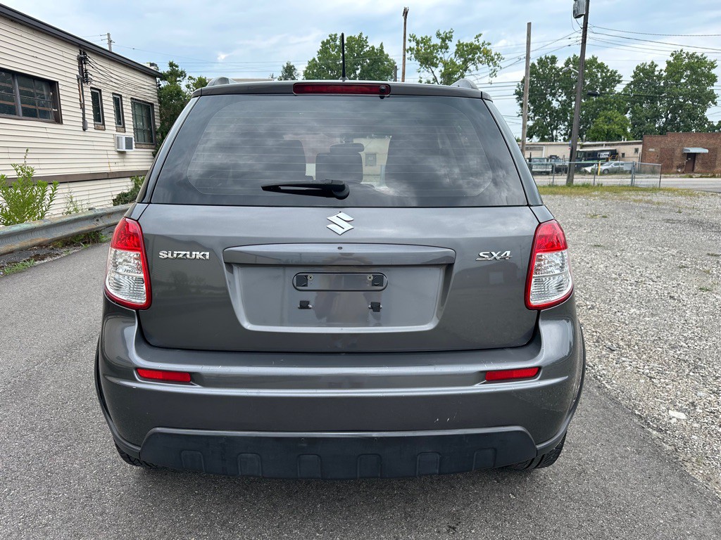 2011 Suzuki SX4 Image 4