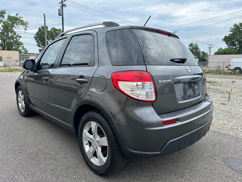 2011 Suzuki SX4 Image 5