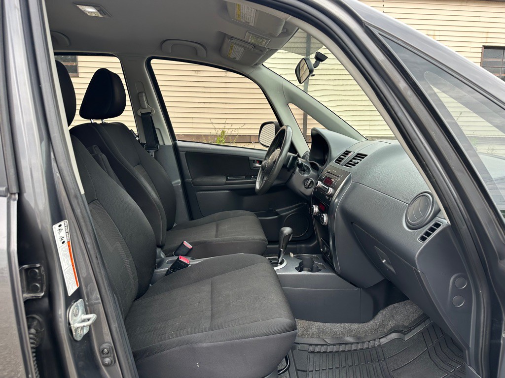 2011 Suzuki SX4 Image 8