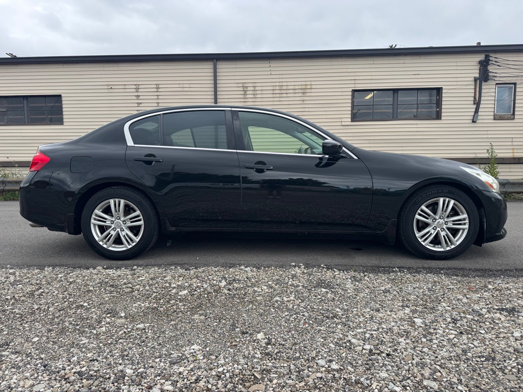 2012 INFINITI G37 Image 2