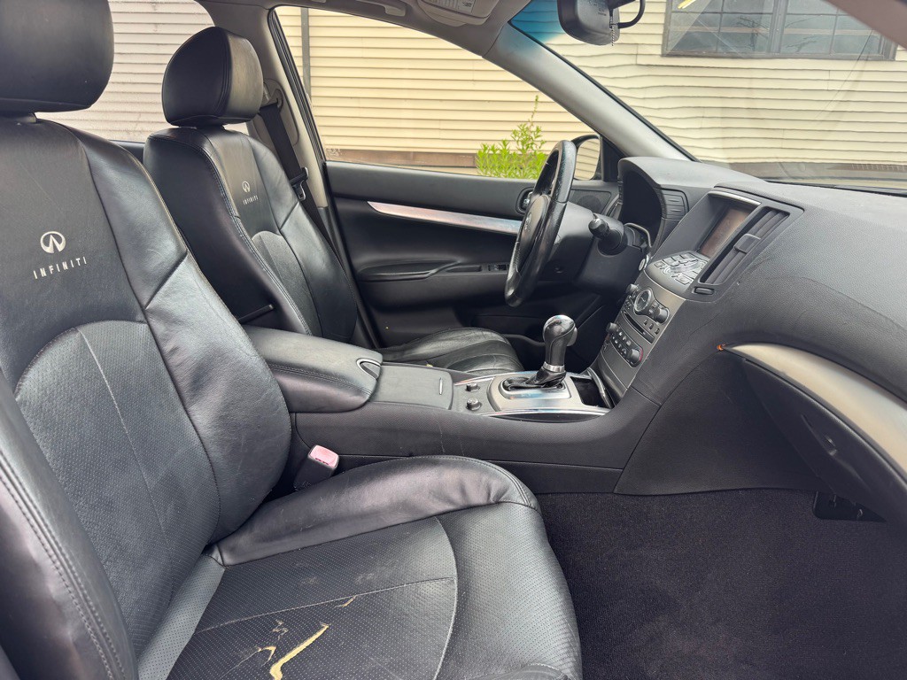 2012 INFINITI G37 Image 10