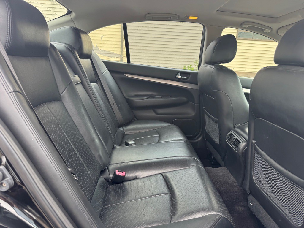 2012 INFINITI G37 Image 11