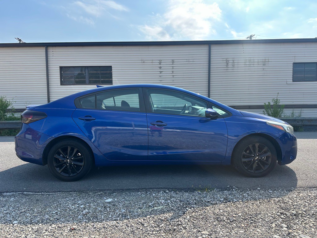 2017 Kia Forte Image 2