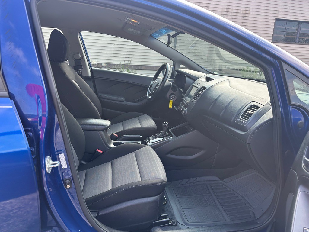 2017 Kia Forte Image 8